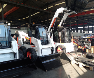 Uji Performa Dunia Nyata Selama Kunjungan Pelanggan Italia: Menaklukkan Lubang Sedalam 2 Meter dan Lereng 45° dengan Mudah