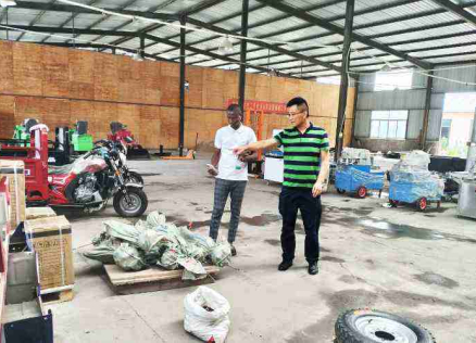 Pelanggan dari Pantai Gading mengunjungi Keruide untuk memeriksa penyapu dan mencapai niat kerja sama di tempat
