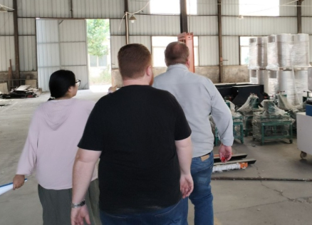 Pelanggan Brasil Kunjungi Pabrik Alat Berat Kereide, Tandatangani Perjanjian Pembelian Skid Steer Loader Beroda Rantai