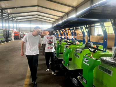 Mitra Jangka Panjang Peru Memeriksa dan Mengirimkan Mesin Pembersih Kendaraan yang Disesuaikan di Keruide